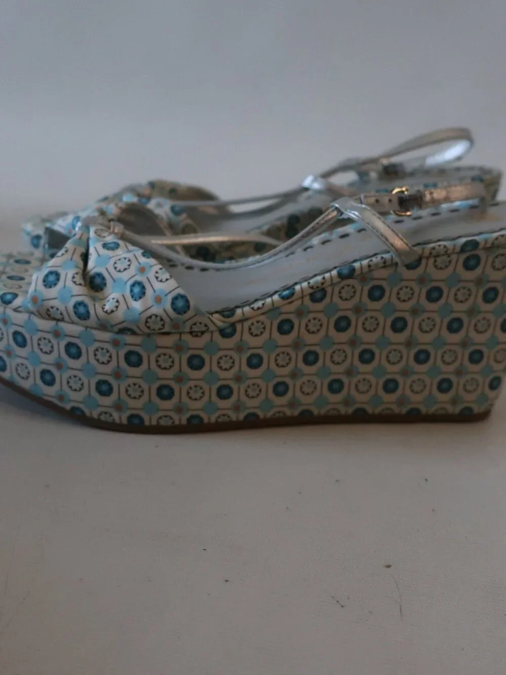 Womens Juicy Couture White Blue Mosaic Print Cecil Platform Wedge Heels 8